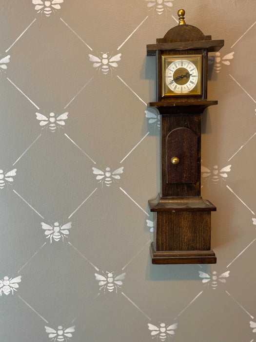 The Valley Châteaux French Bee Patterned