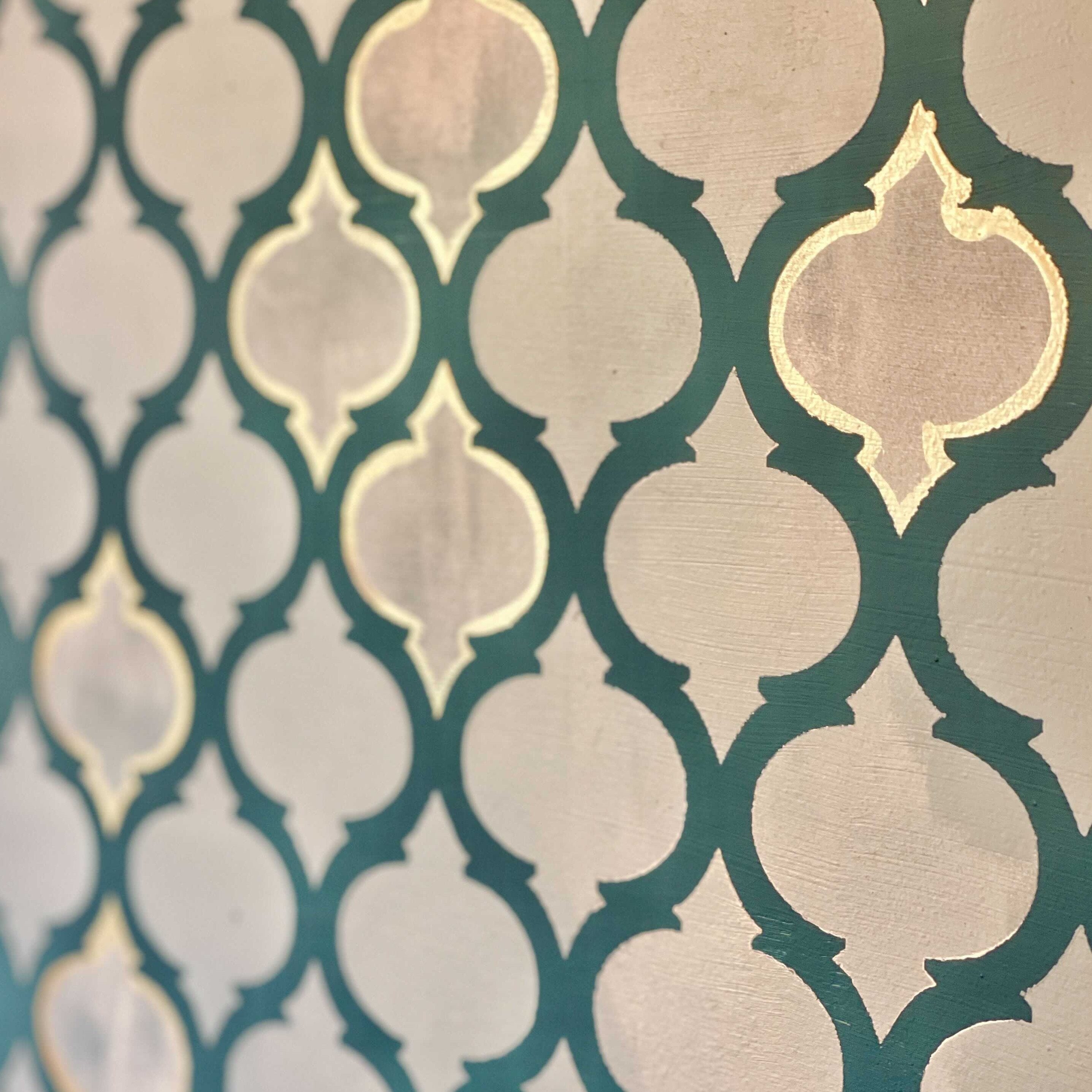 Moroccan lantern pattern wall paint design